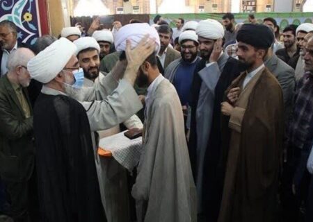 برگزاری آئین عمامه گذاری طلاب بوشهری با حضور آیت الله صفایی بوشهری